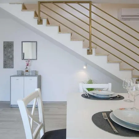 Holiday home Zvanya *