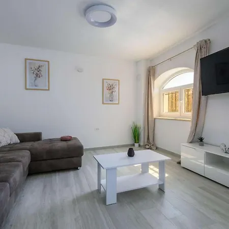 Zvanya Holiday home